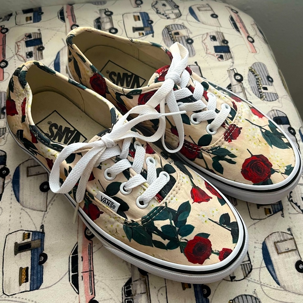 Rose covered Vans 🌹